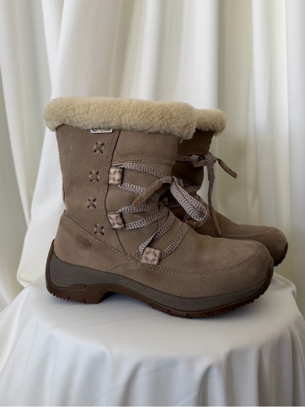 ULU Suluk Women's Waterproof Faux Fur Trim Leather Winter boots size 6. - Picture 2 of 11